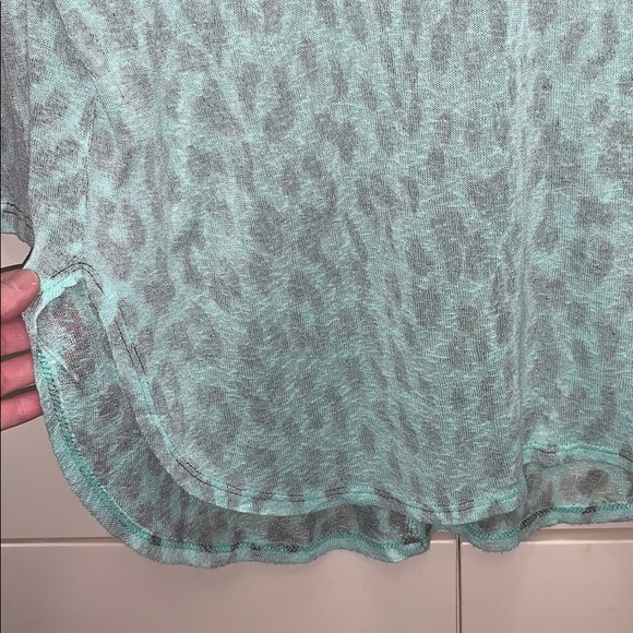 Mint colored leopard top - Picture 8 of 8